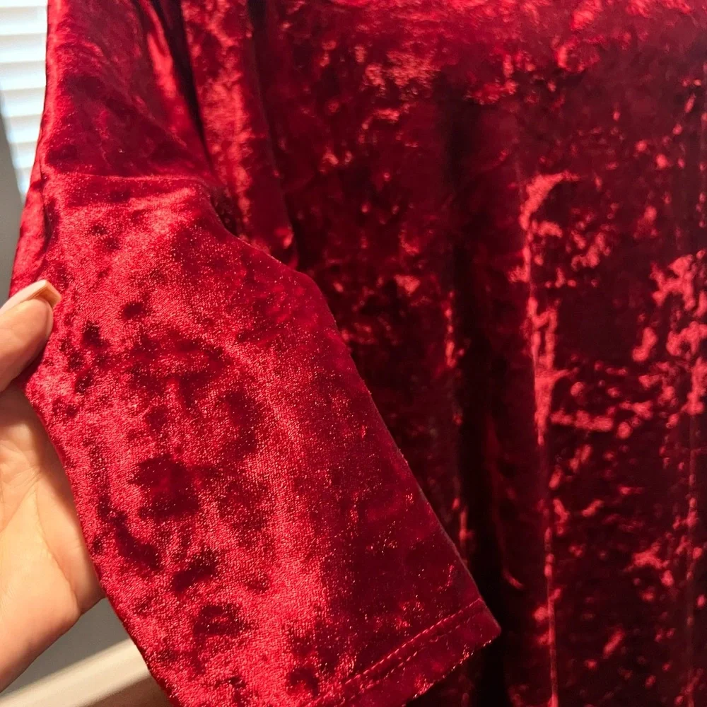 Robbie Bee Women's Red Velvet Midi Dress. In EUC.